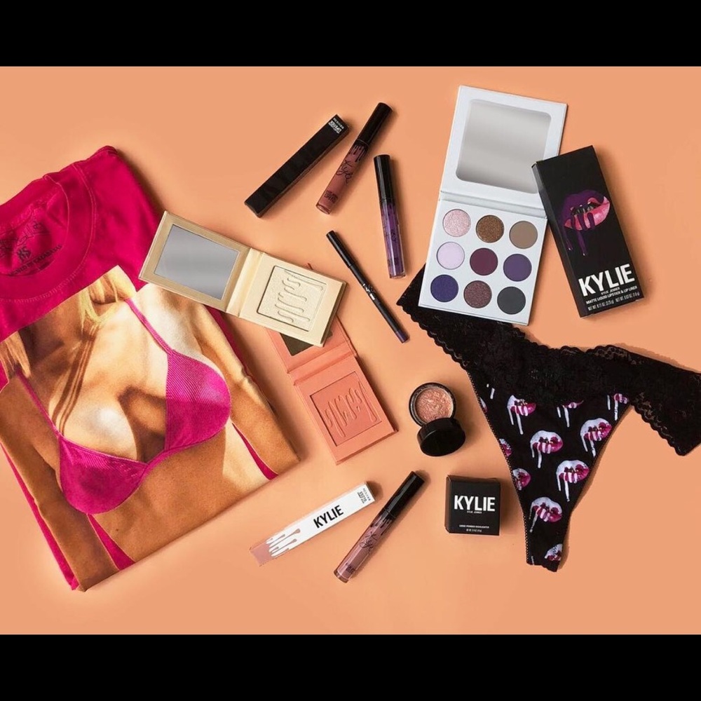 Kylie Thong and T-Shirt Bundle - Picture 6 of 7